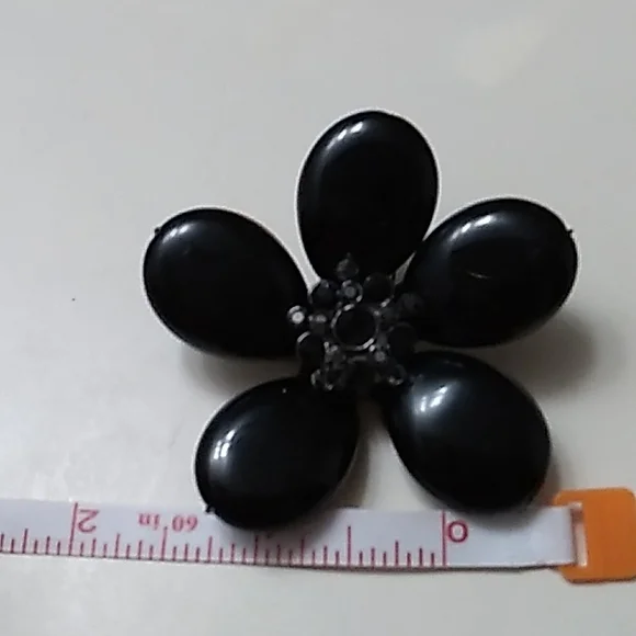 Vintage Flower Brooch with Black Gemstones - Picture 3 of 3